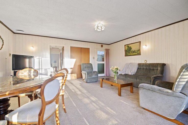 Photo of property in 2 Delamare Road, St Andrews, Hamilton, 3200