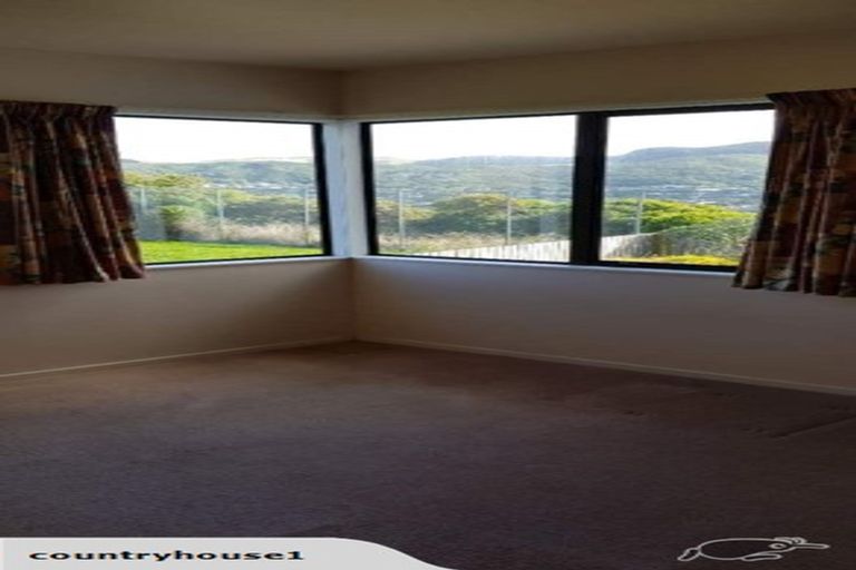 Photo of property in 12 Pikitanga Close, Tawa, Wellington, 5028