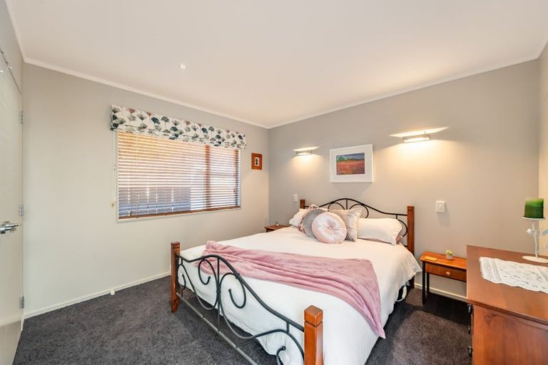 Photo of property in 8a Whitehouse Road, Titahi Bay, Porirua, 5022
