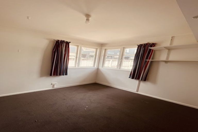 Photo of property in 49 Neil Avenue, Te Atatu Peninsula, Auckland, 0610