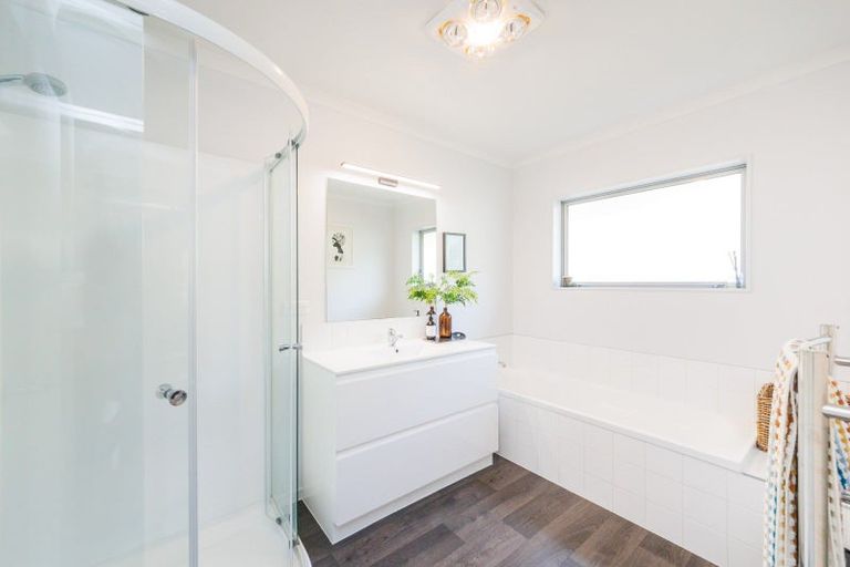 Photo of property in 103 Cashmere Drive, Fitzherbert, Palmerston North, 4410