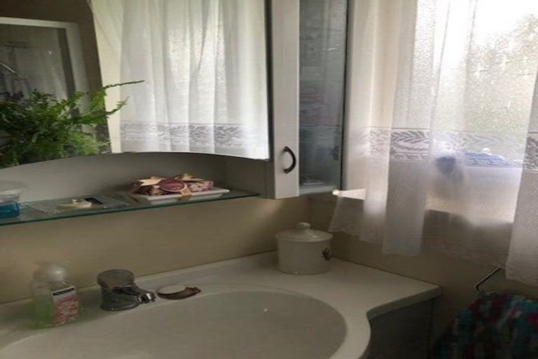 Photo of property in 33 West Harbour Drive, West Harbour, Auckland, 0618