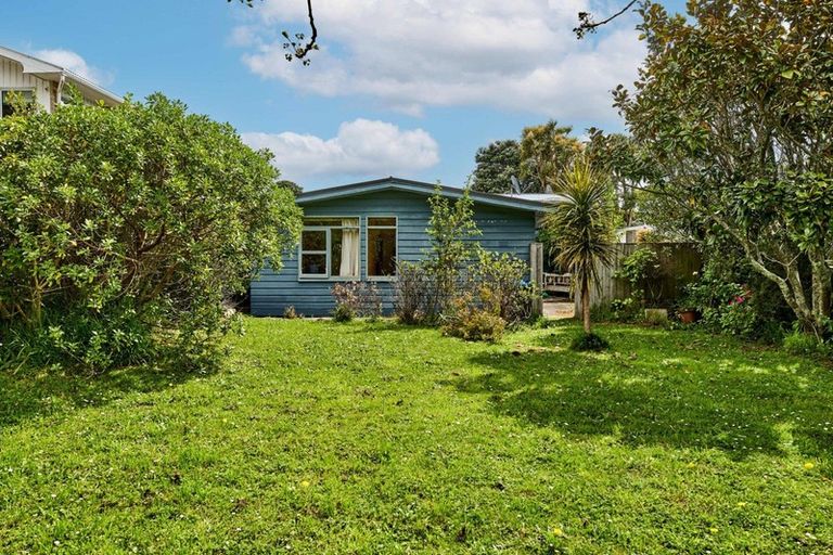 Photo of property in 9 Toenga Road, Pukerua Bay, 5026