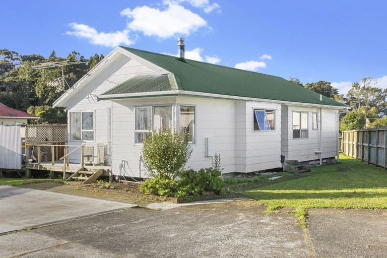 Photo of property in 51 Border Road, Henderson, Auckland, 0612