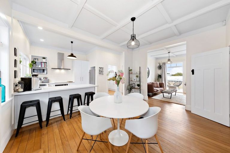 Photo of property in 6 Memorial Avenue, Mount Roskill, Auckland, 1041