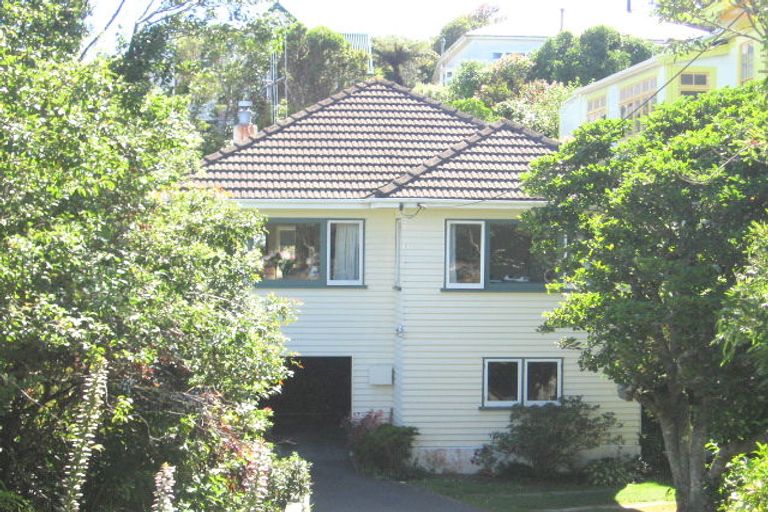 Photo of property in 6 West Road, Northland, Wellington, 6012