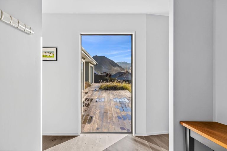 Photo of property in 8 The Heights Avenue, Wanaka, 9305