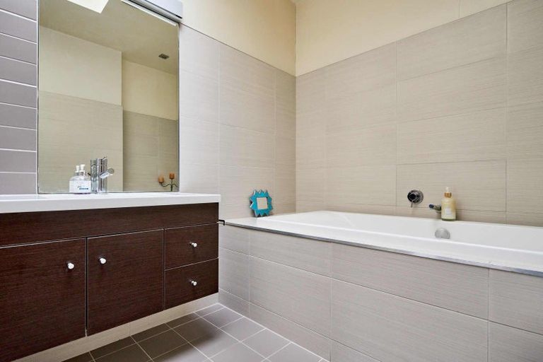 Photo of property in 12 Fallowfield Avenue, Mount Victoria, Wellington, 6011