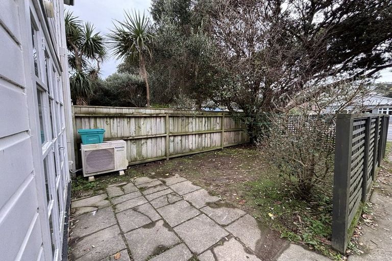 Photo of property in 1/190 The Parade, Island Bay, Wellington, 6023