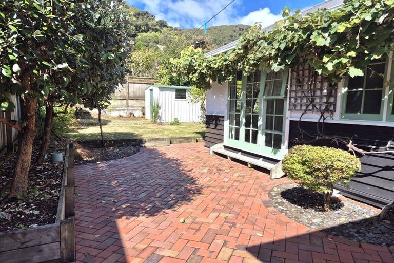 Photo of property in 403 Muritai Road, Eastbourne, Lower Hutt, 5013