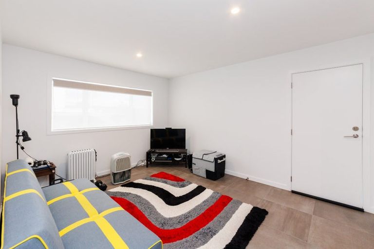 Photo of property in 23 Vaucluse Heights, Fitzherbert, Palmerston North, 4410