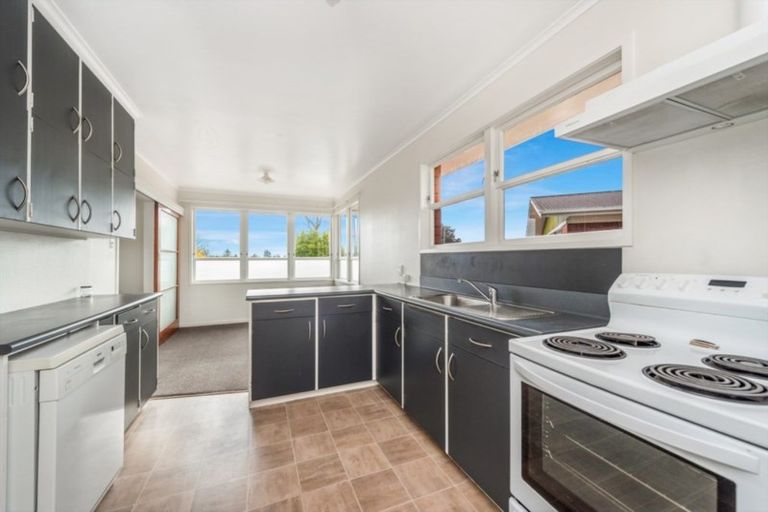 Photo of property in 5 Wanaka Place, Glenview, Hamilton, 3206