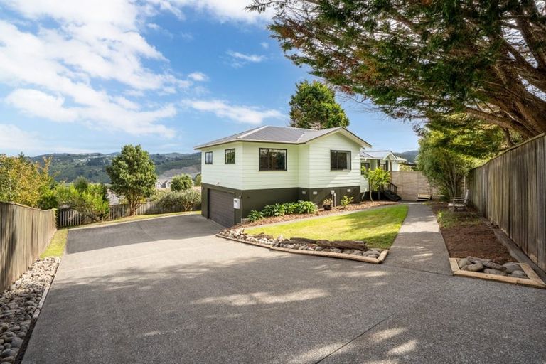 Photo of property in 195 Holborn Drive, Stokes Valley, Lower Hutt, 5019