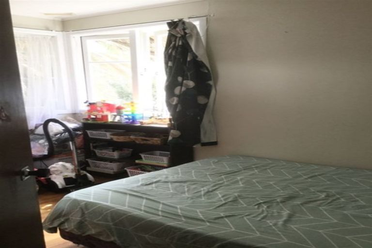 Photo of property in 35 Amberley Avenue, Te Atatu South, Auckland, 0610