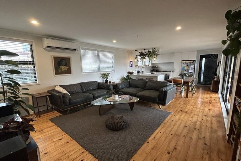 Photo of property in 56 Valley View Road, Glenfield, Auckland, 0629