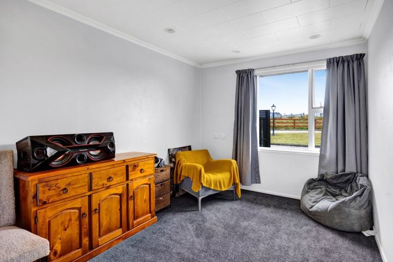 Photo of property in 540 Finnerty Road, Cardiff, Stratford, 4391