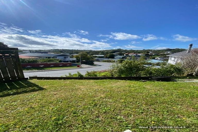 Photo of property in 45-45a Batchelor Street, Newlands, Wellington, 6037