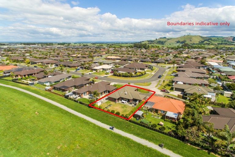 Photo of property in 54 Carrington Drive, Papamoa Beach, Papamoa, 3118