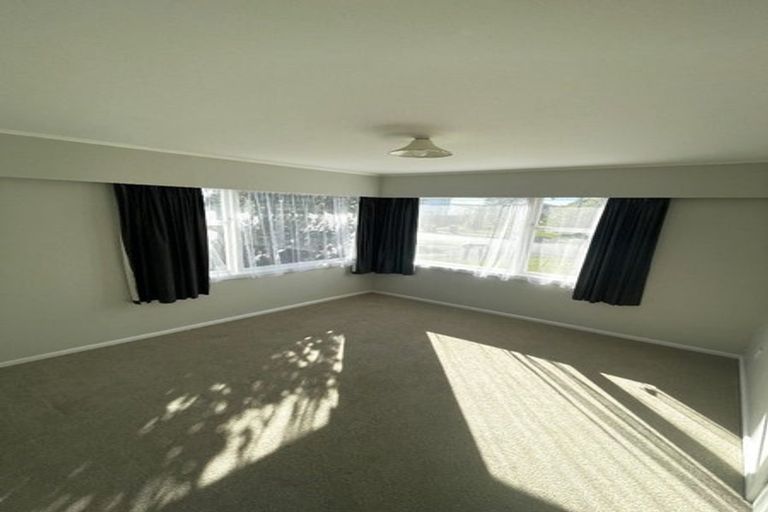Photo of property in 14a Albert Road, Kelston, Auckland, 0602
