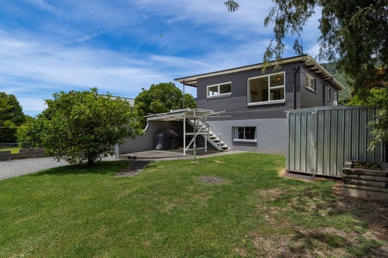 Photo of property in 30 Beach Road, Waikawa, Picton, 7220