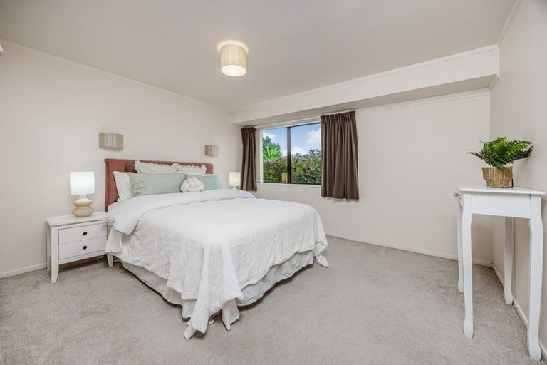 Photo of property in 1 Elrita Place, Conifer Grove, Takanini, 2112