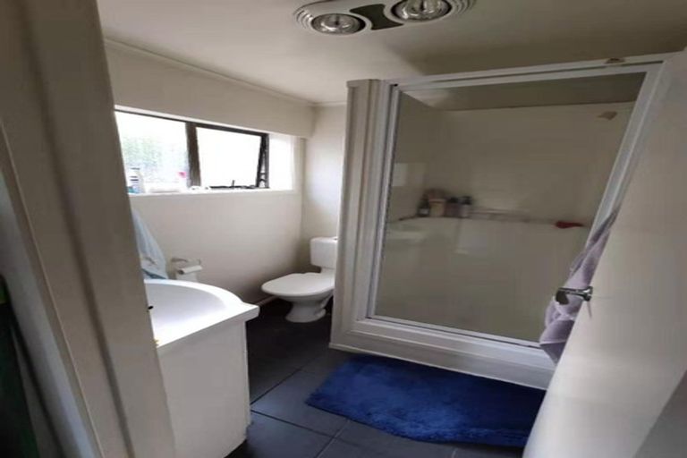 Photo of property in 1/3 Sunset Road, Totara Vale, Auckland, 0632