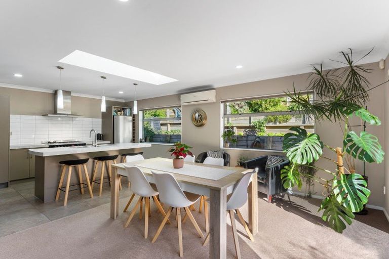 Photo of property in 14 Leanne Way, Waikanae Beach, Waikanae, 5036