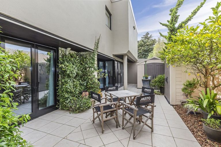 Photo of property in Highwic, 1/32 Hobson Street, Thorndon, Wellington, 6011
