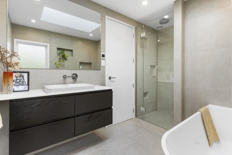 Photo of property in 115 Beach Haven Road, Beach Haven, Auckland, 0626