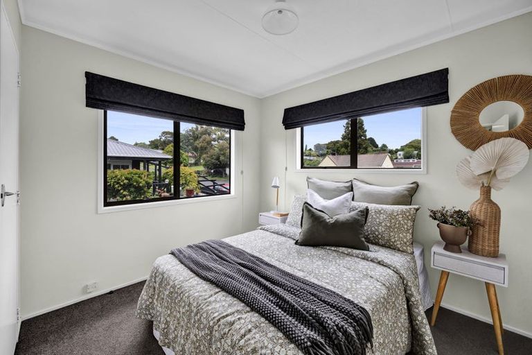 Photo of property in 118 Riversdale Drive, Merrilands, New Plymouth, 4312