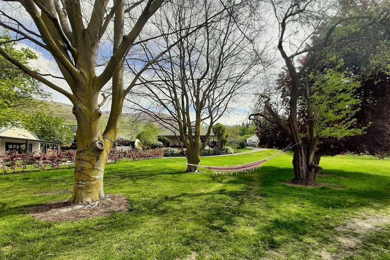 Photo of property in 18 Heuchan Lane, Wanaka, 9305