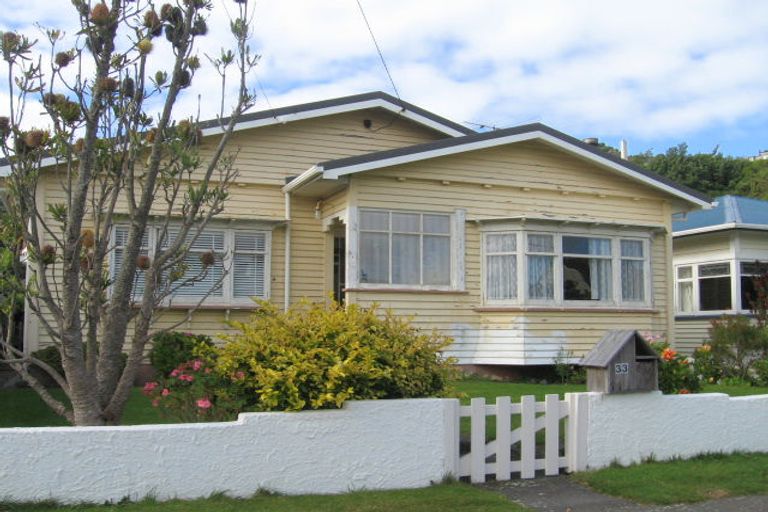 Photo of property in 33 Glamis Avenue, Strathmore Park, Wellington, 6022