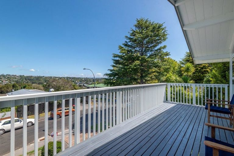 Photo of property in 27 Valley View Road, Glenfield, Auckland, 0629