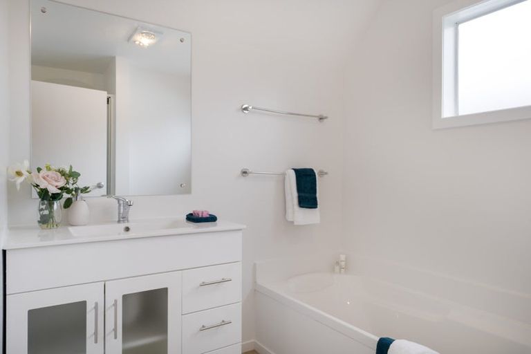 Photo of property in 8a Alister Way, Churton Park, Wellington, 6037