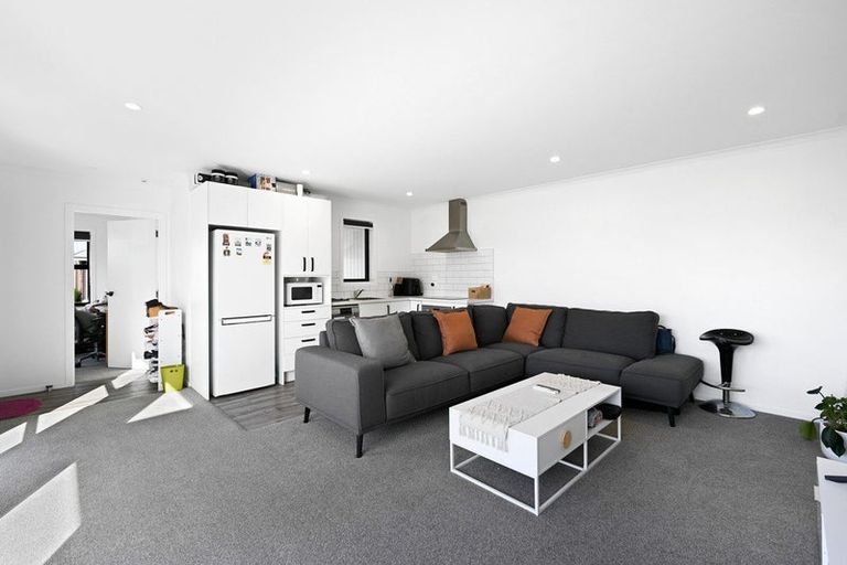 Photo of property in 1/2 Searancke Place, Fairfield, Hamilton, 3214