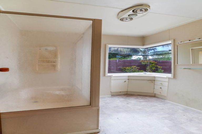 Photo of property in 10 Sealand Place, Mangere Bridge, Auckland, 2022