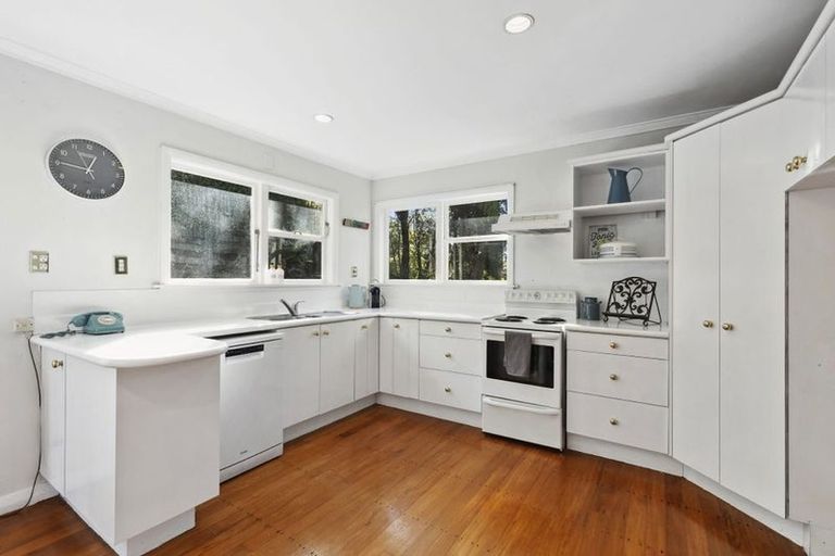 Photo of property in 15a Romney Square, Tawa, Wellington, 5028