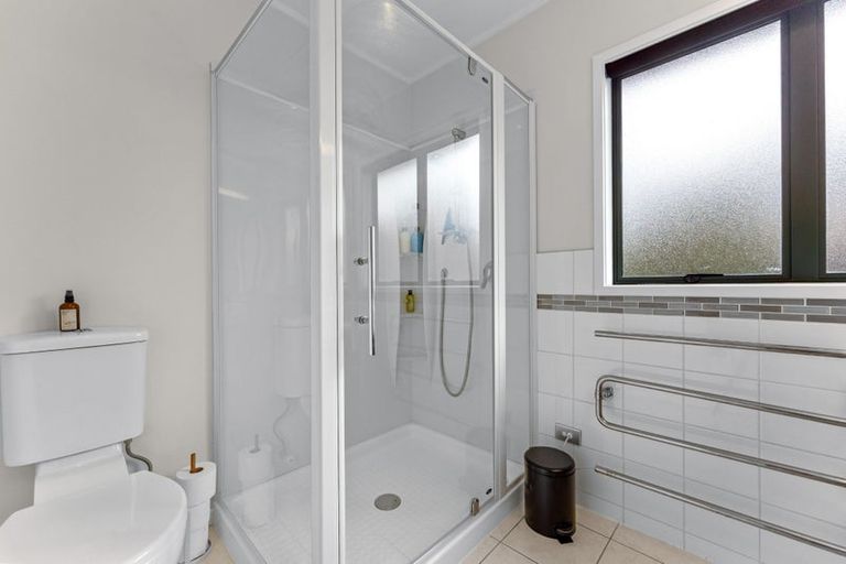 Photo of property in 140 Chelsea View Drive, Chatswood, Auckland, 0626