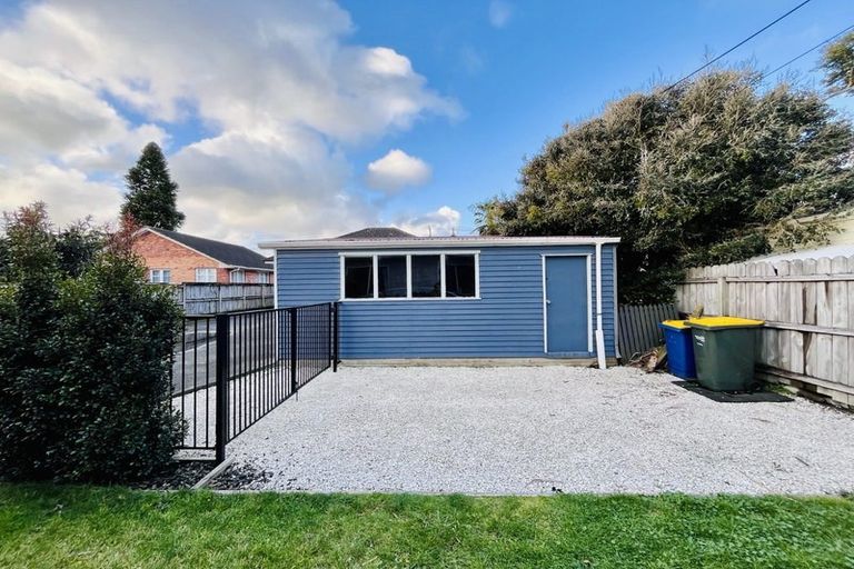 Photo of property in 2/60 Taikata Road, Te Atatu Peninsula, Auckland, 0610