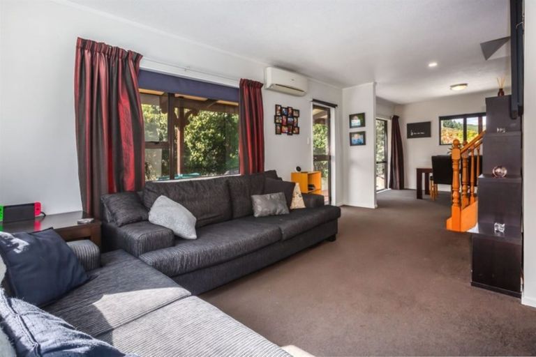 Photo of property in 9 Seagull Place, Whitby, Porirua, 5024
