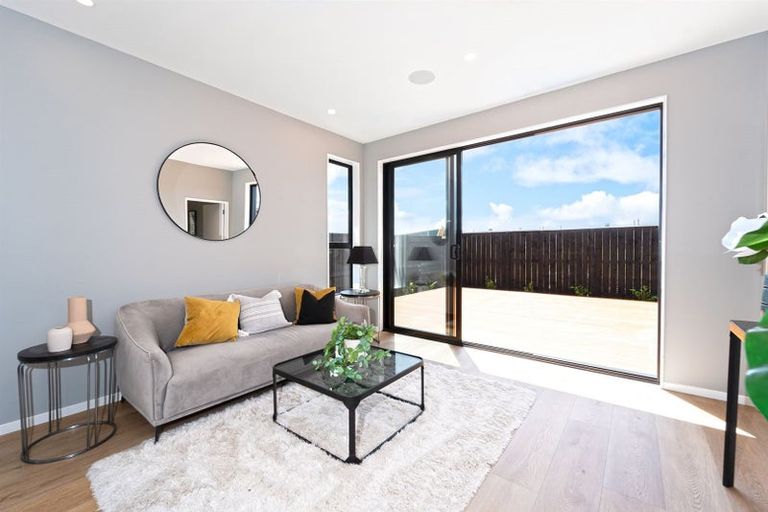 Photo of property in 15 Landing Path Drive, Hobsonville, Auckland, 0616