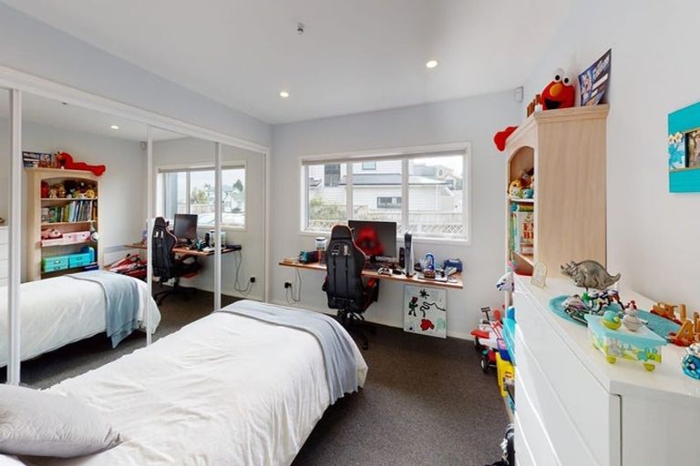 Photo of property in 9 Birkhall Grove, Strathmore Park, Wellington, 6022