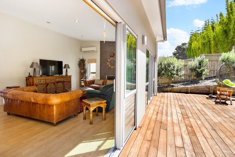 Photo of property in 6 Fernbank Lane, Greenhithe, Auckland, 0632