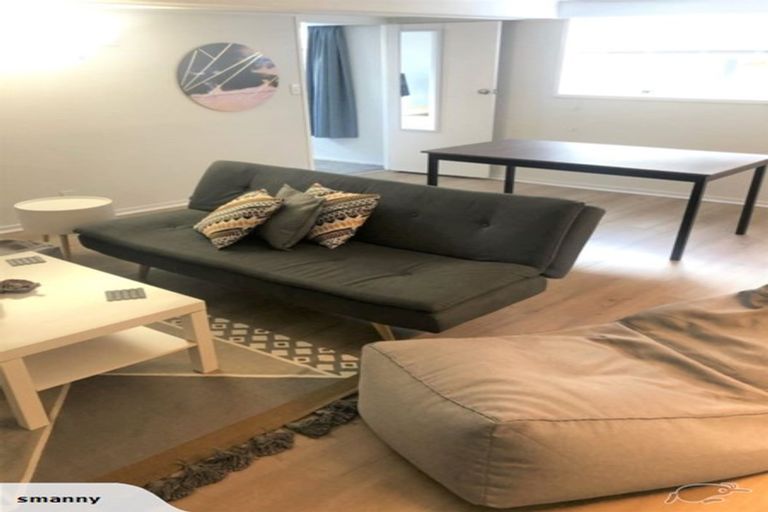 Photo of property in 10 Sylvan Crescent, Te Atatu South, Auckland, 0610