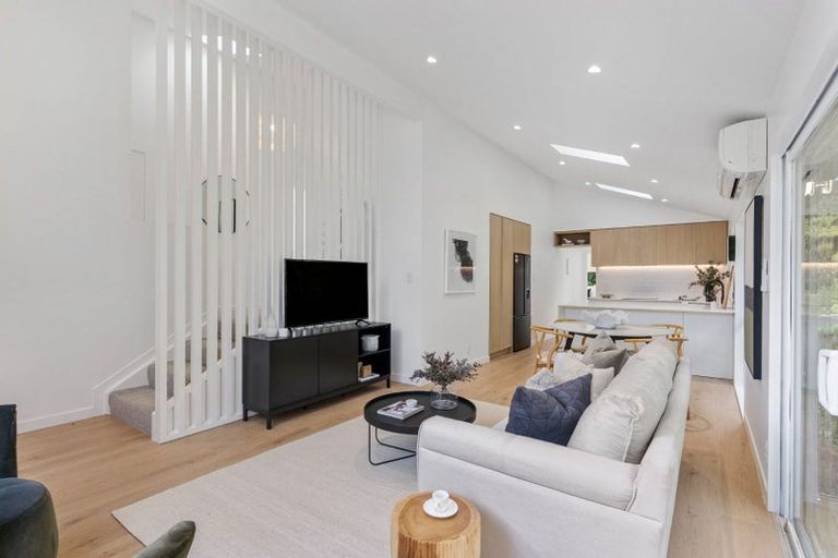 Photo of property in 34 Peach Road, Glenfield, Auckland, 0629