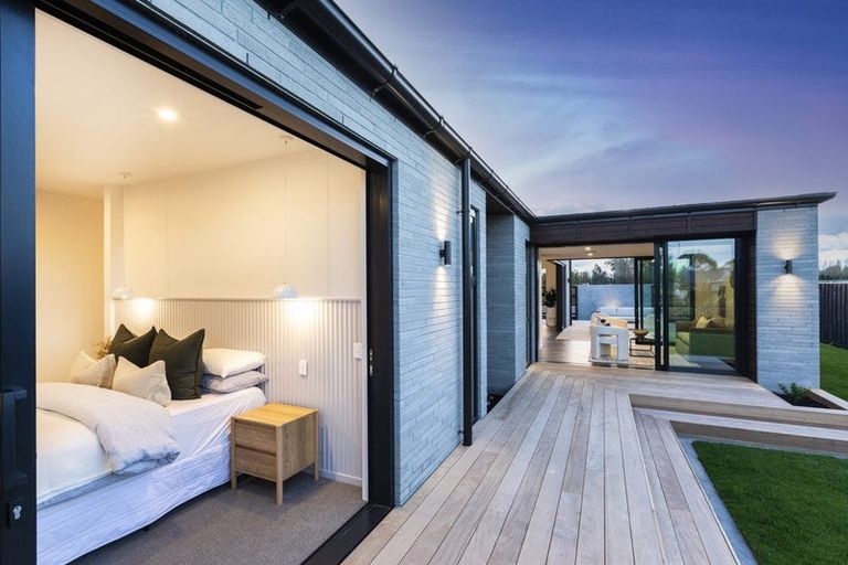 Photo of property in 160 Gardiners Road, Harewood, Christchurch, 8051