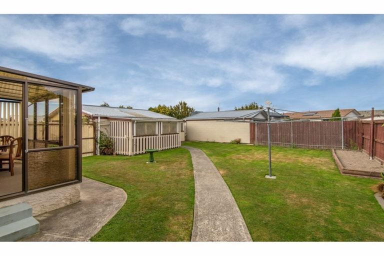 Photo of property in 23 Te Maru Place, Redwood, Christchurch, 8051