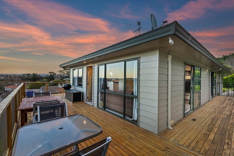 Photo of property in 9 Van Dyke Place, West Harbour, Auckland, 0618