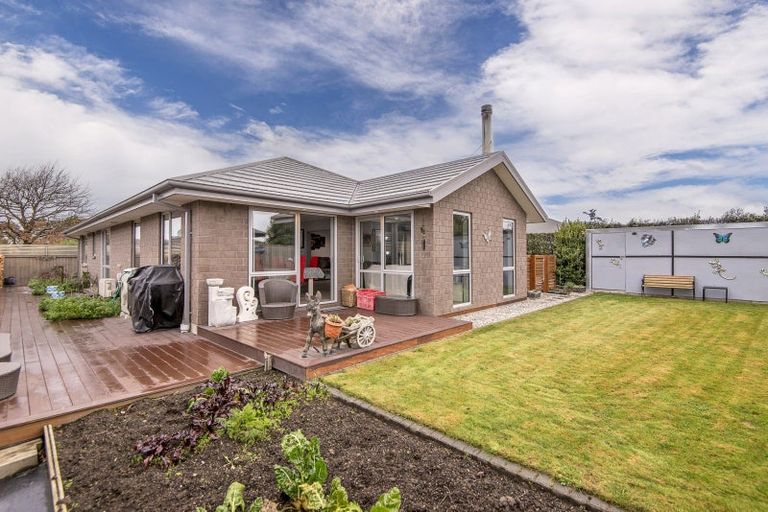 Photo of property in 35 Beech Drive, Rangiora, 7400