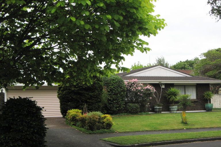 Photo of property in 20 Donzella Place, Conifer Grove, Takanini, 2112